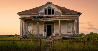 Acheter une maison abandonnée : ce qu’il faut absolument vérifier avant de faire une offre