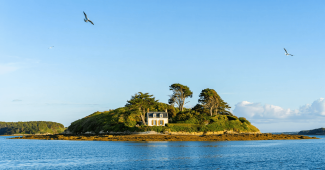 Combien ça coûte d'acheter une île privée de 6 hectares dans le Morbihan ?