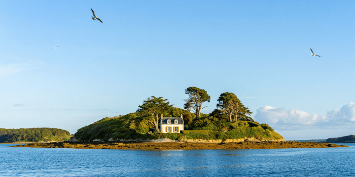 Combien ça coûte d'acheter une île privée de 6 hectares dans le Morbihan ?