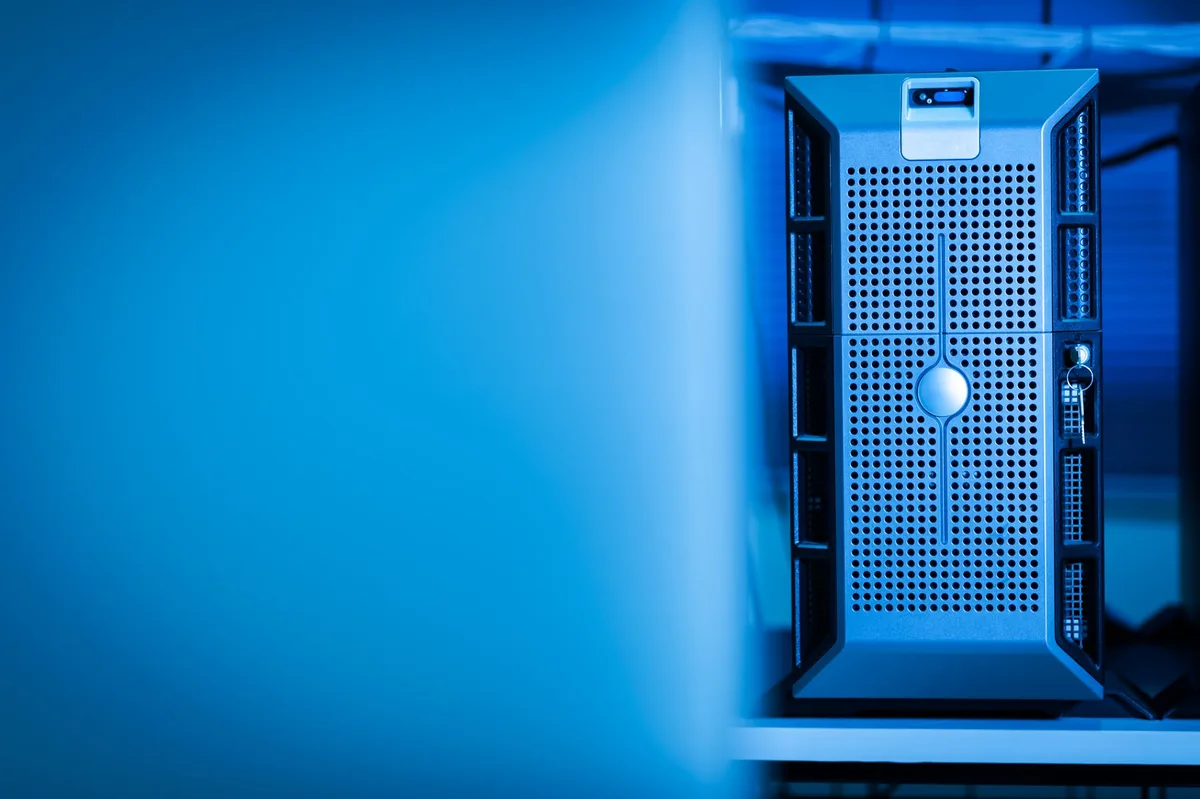 Vérification de disponibilité de domaine et de marque sur un ordinateur portable