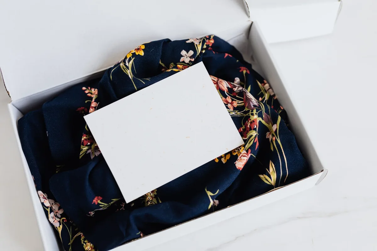 Processus de production en impression à la demande avec mockups de produits personnalisés