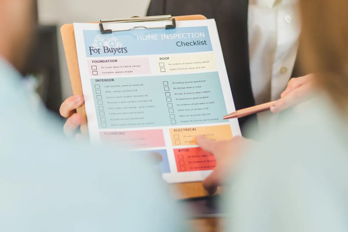 Dossier complet avec documents de propriété, diagnostics et justificatifs organisés