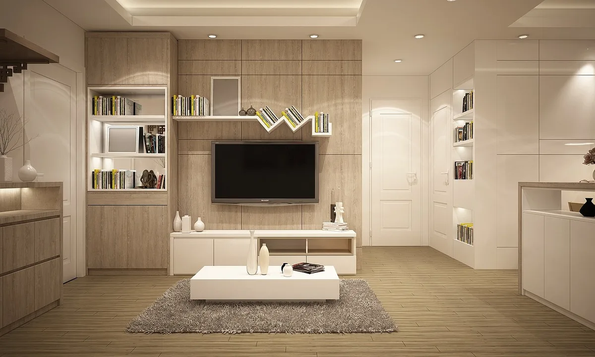 Pièce bien rangée et désencombée avec meubles proportionnés et surfaces libres
