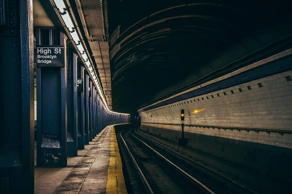 Gare TGV et carte des liaisons routières illustrant l'accessibilité d'une station thermale