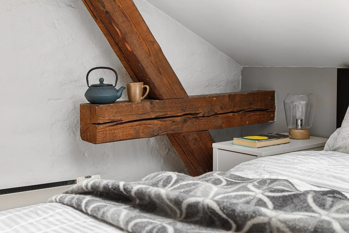 Intérieur bien rangé et lumineux prêt pour des photos d'annonce
